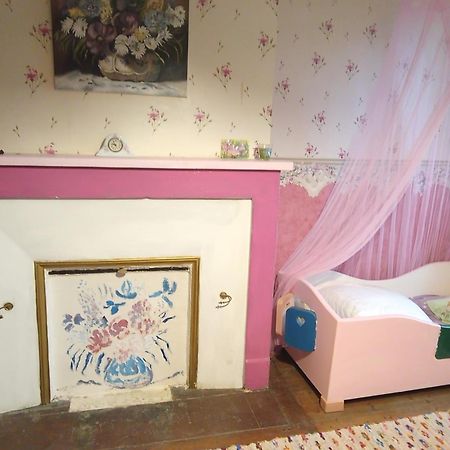 La Grille Fleurie, Chambres D'Hote Chez L'Habitant Arthonnay Eksteriør billede