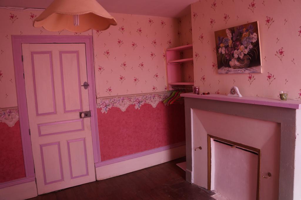 La Grille Fleurie, Chambres D'Hote Chez L'Habitant Arthonnay Eksteriør billede