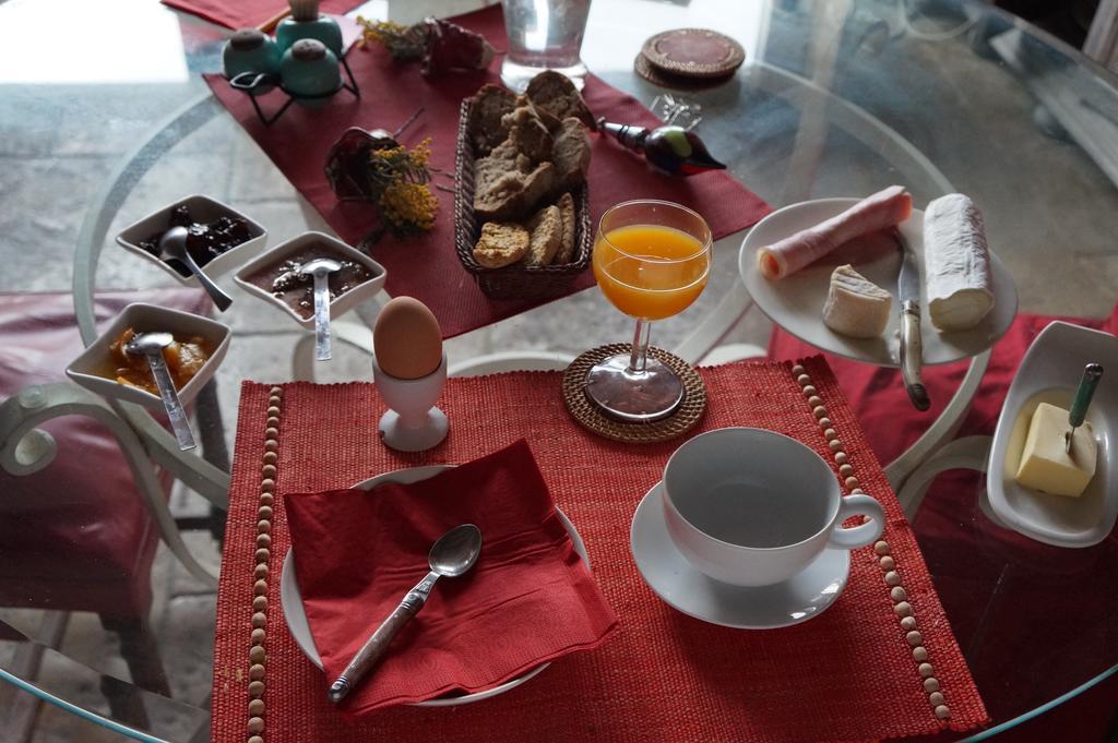 La Grille Fleurie, Chambres D'Hote Chez L'Habitant Arthonnay Eksteriør billede