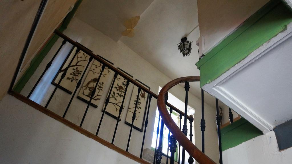 La Grille Fleurie, Chambres D'Hote Chez L'Habitant Arthonnay Eksteriør billede